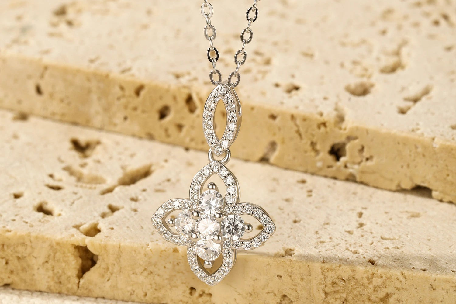 Sparkling CZ Four Leaf Clover Link Chain Necklace 925 Sterling Silver Elegant Flower Pendant Necklace for Women Jewelry